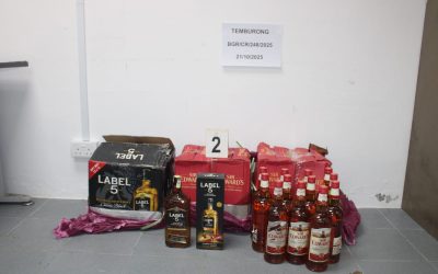 TIGA ORANG WARGA TEMPATAN DITAHAN MEMILIKI BARANG TEGAHAN