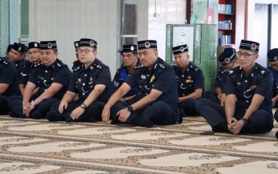 PENYERAHAN KURMA KURNIA PERIBADI