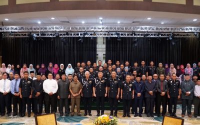 PENYERAHAN POSTER SAMBUTAN HARI POLIS KE-99 TAHUN