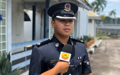 BUAT KACAU MENGGUNAKAN PISAU