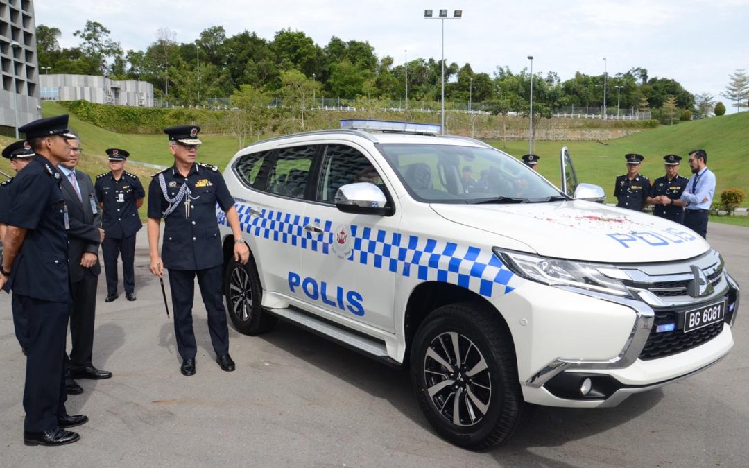 PENYERAHAN KENDERAAN POLIS