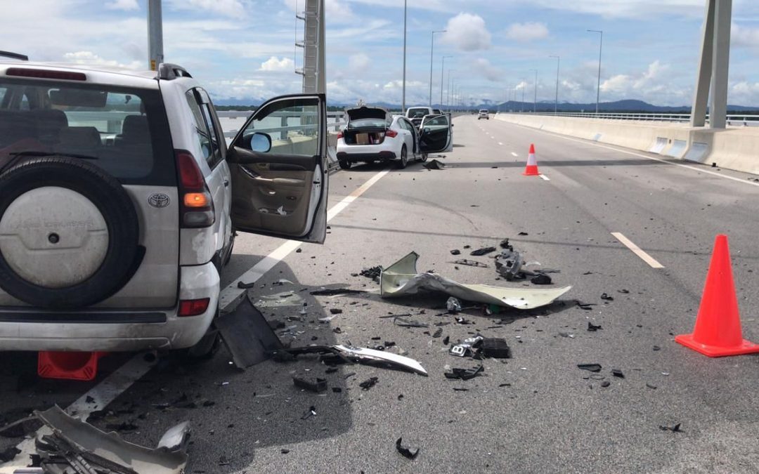 SEORANG PEKERJA MAUT DIREMPUH SEBUAH KENDERAAN