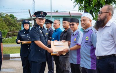 PENYAMPAIAN SIJIL PENGHARGAAN KEPADA AHLI PENGAWASAN KEJIRANAN DAERAH TUTONG