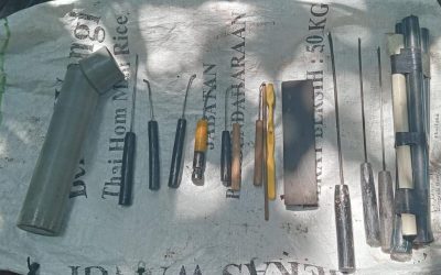 PENAHANAN DUA ORANG WARGA ASING DALAM OPERASI MEMBANTERAS KEGIATAN PENCURIAN KAYU GAHARU SECARA HARAM